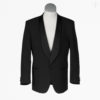 Svart smokingjacka med elegant satinkrage, perfekt för formella tillställningar. Klassisk stil med modern touch. Blacktie